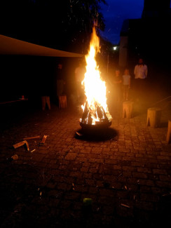 Lagerfeuer mit Stockbrot